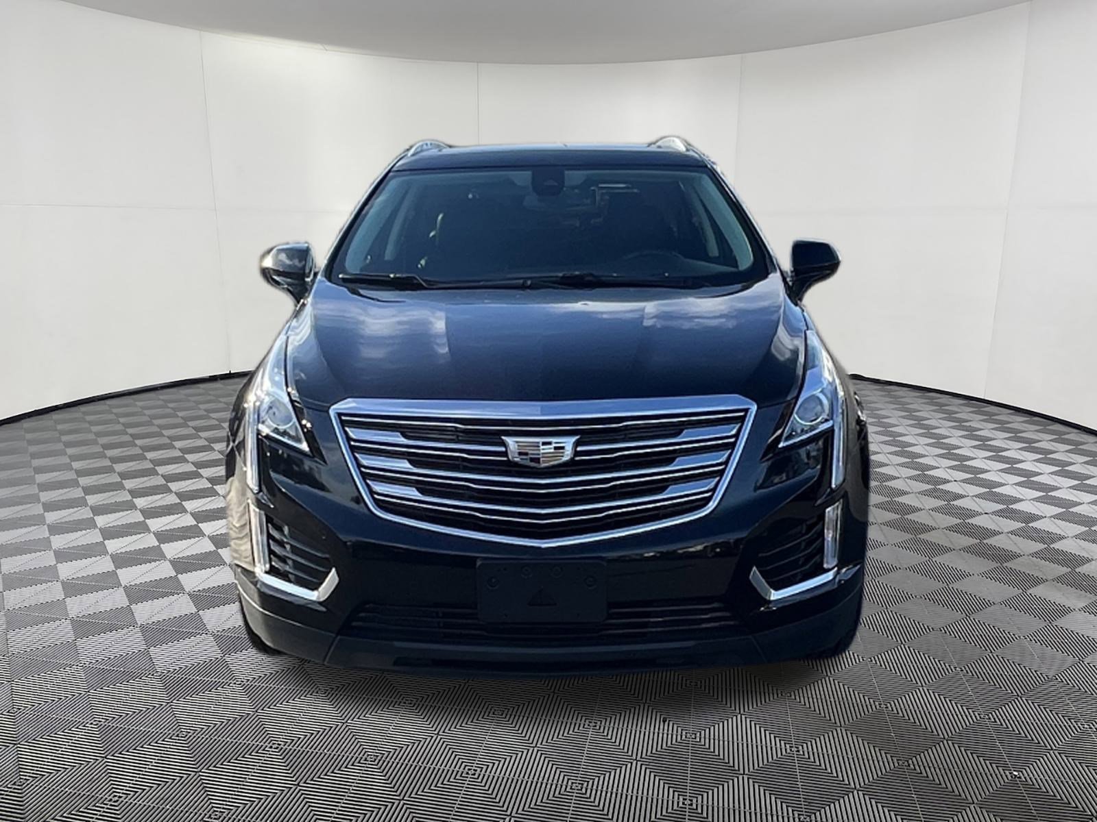 Used 2018 Cadillac XT5 Luxury w/ Driver Awareness Package FWD image 2