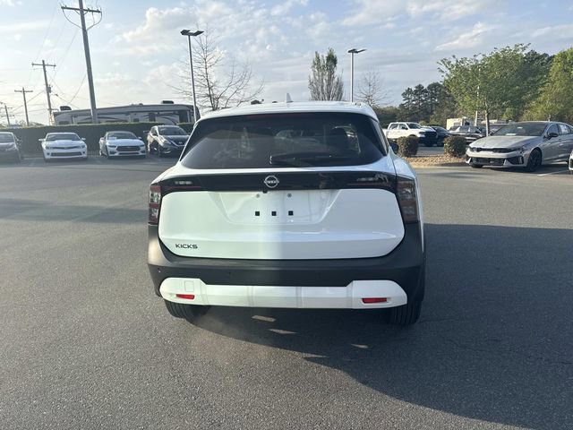 Used 2025 Nissan Kicks SV image 4