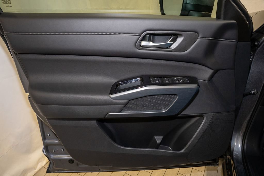 New 2025 Nissan Pathfinder SL image 16