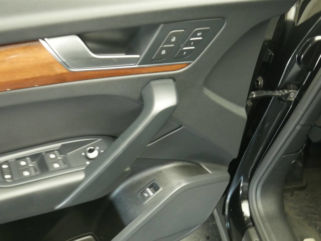 Certified 2023 Audi Q5 2.0T Premium w/ Convenience Package AWD/4WD image 5