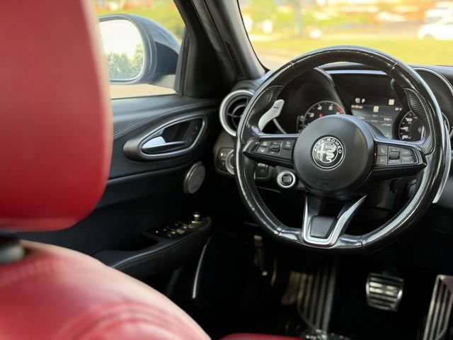 Used 2022 Alfa Romeo Giulia Veloce AWD/4WD image 38