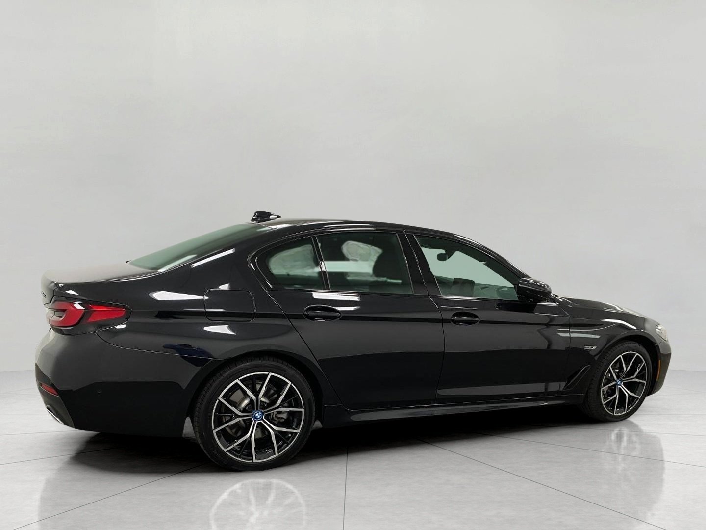 Used 2023 BMW 530e xDrive w/ Executive Package AWD/4WD image 35