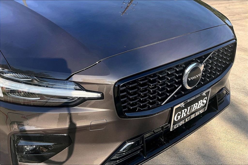 Used 2025 Volvo S60 B5 Core FWD image 37