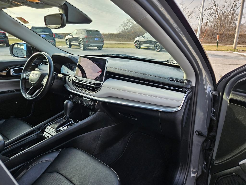 Used 2022 Jeep Compass Limited image 34