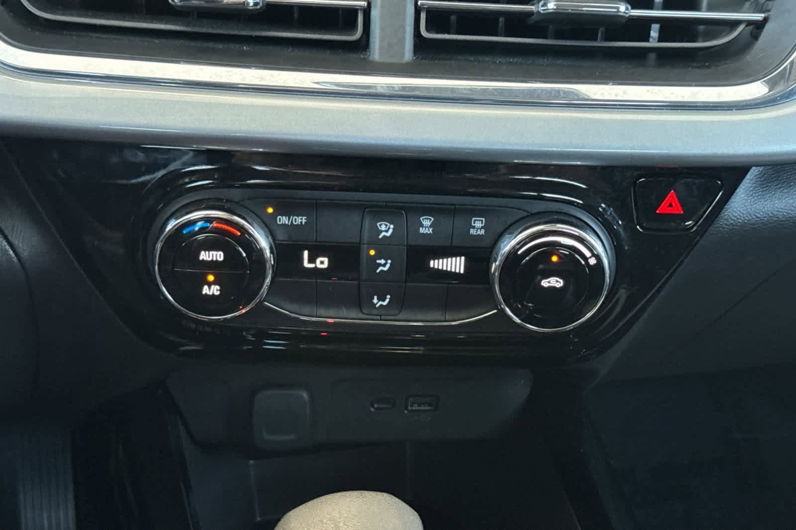 Used 2025 Chevrolet Trax LT FWD image 20