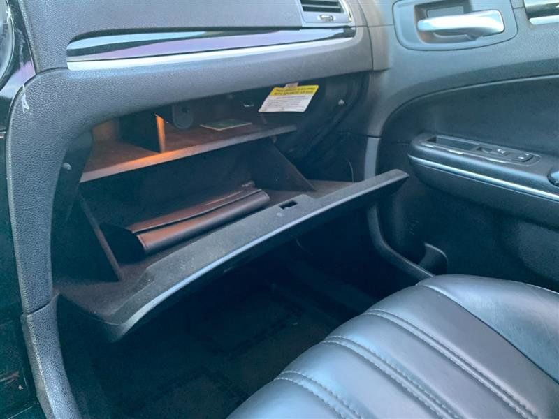 Used 2018 Chrysler 300 S image 35