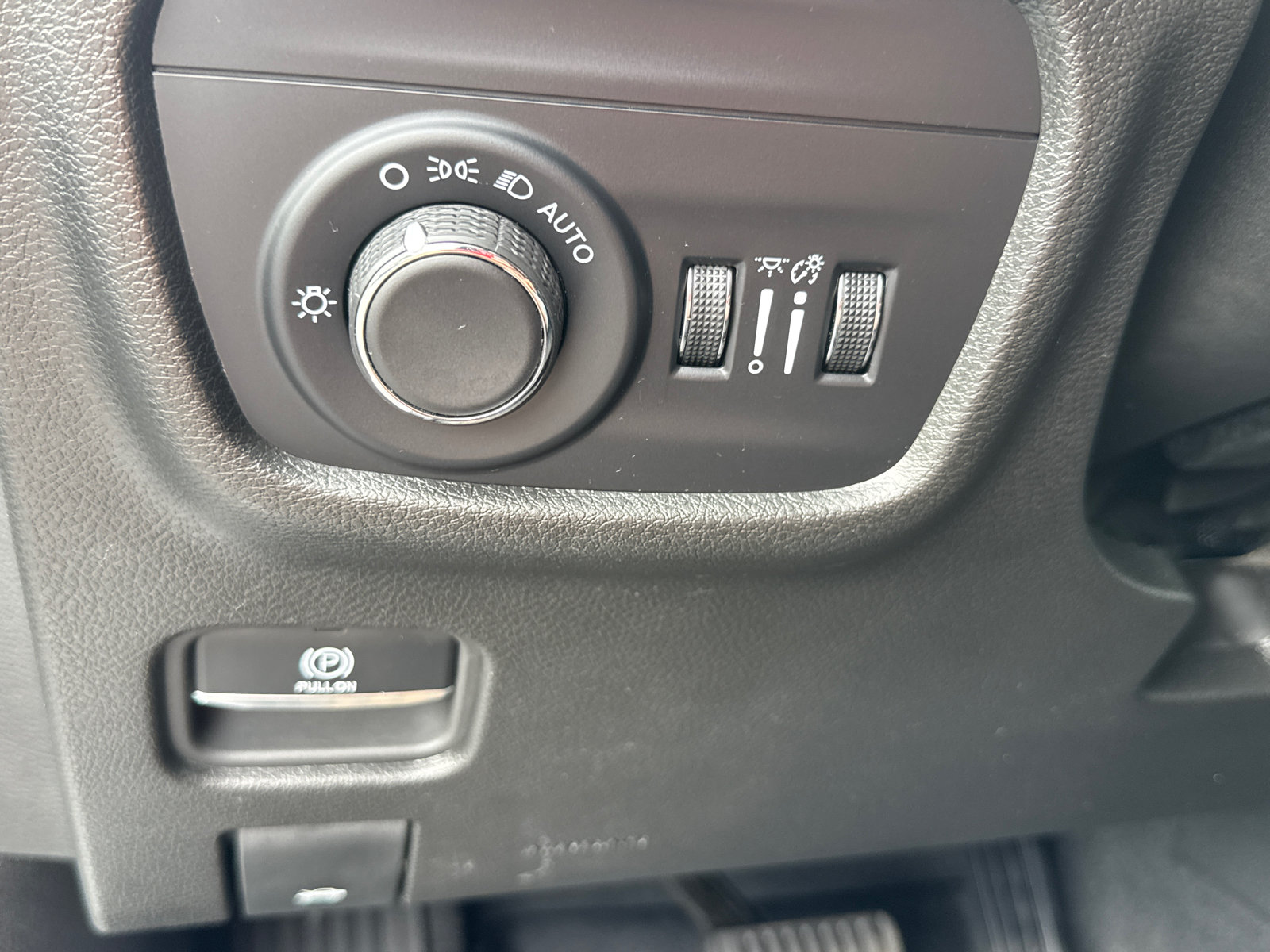 Used 2024 Jeep Grand Cherokee Altitude AWD/4WD image 15