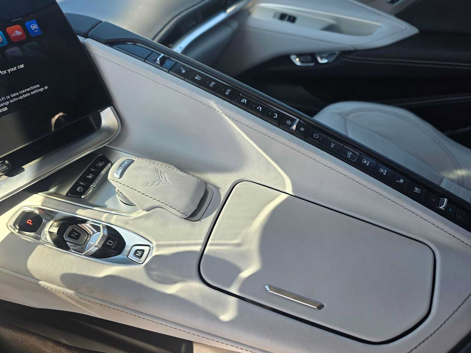 Used 2024 Chevrolet Corvette Stingray Premium Conv w/ Z51 Performance Package RWD image 23