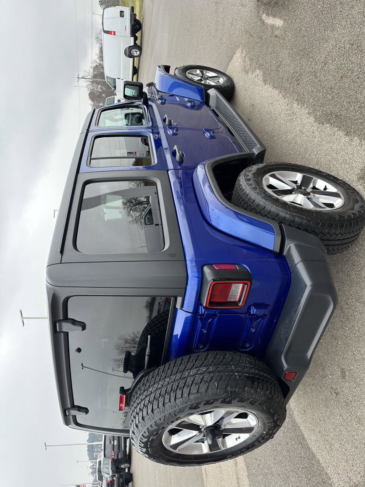 Used 2018 Jeep Wrangler Unlimited Sahara w/ Cold Weather Group image 13