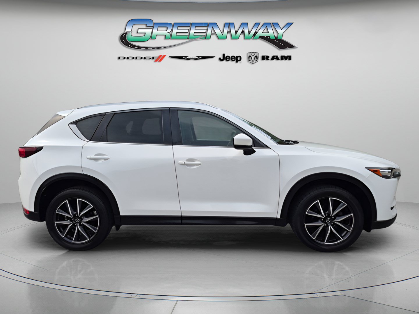 Used 2018 MAZDA CX-5 Touring w/ Preferred Equipment Package FWD image 4