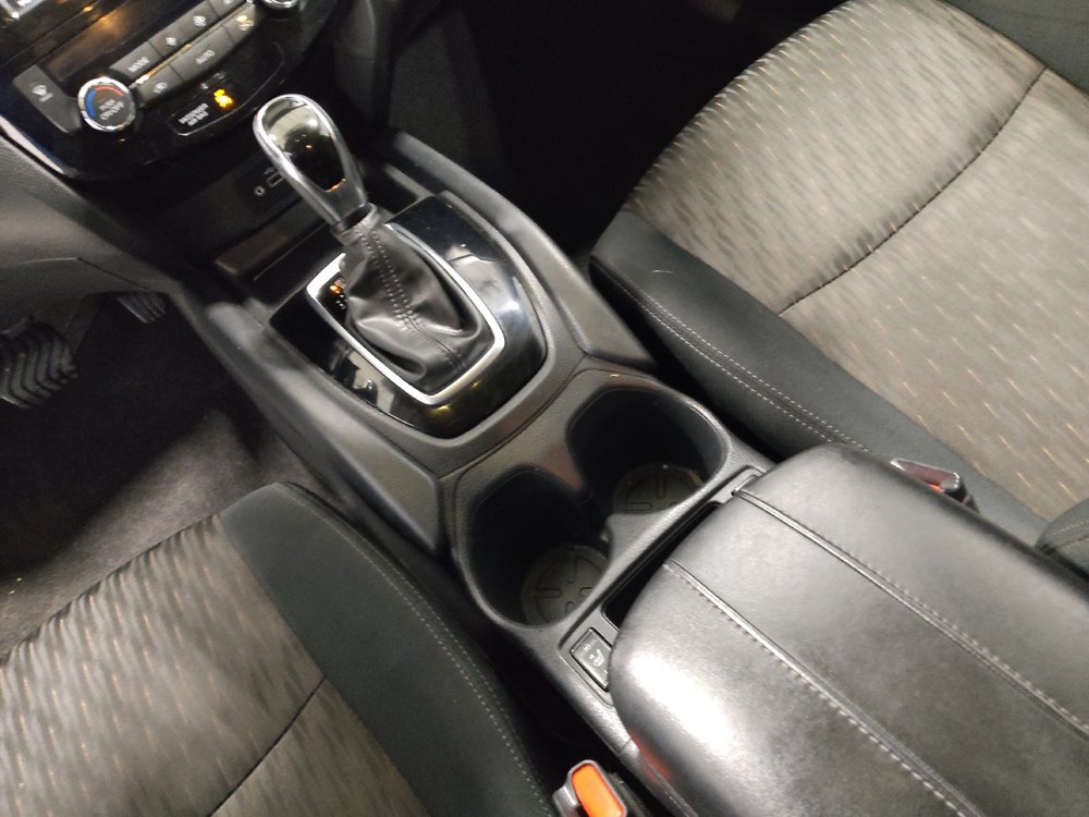 Used 2018 Nissan Rogue SV w/ Premium Package image 26