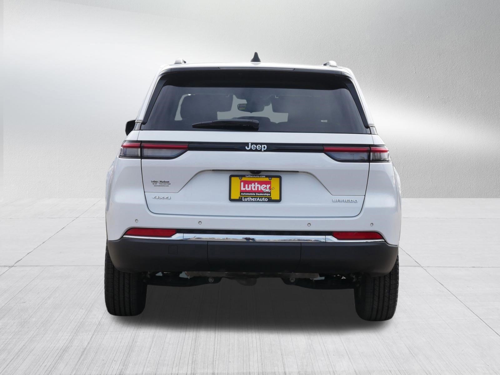 Used 2023 Jeep Grand Cherokee Laredo image 6