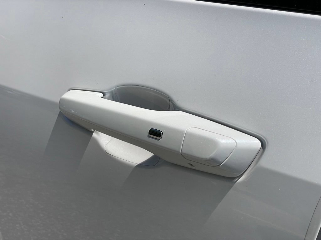 Used 2025 Chevrolet Equinox RS w/ Safety and Technology Package FWD image 28