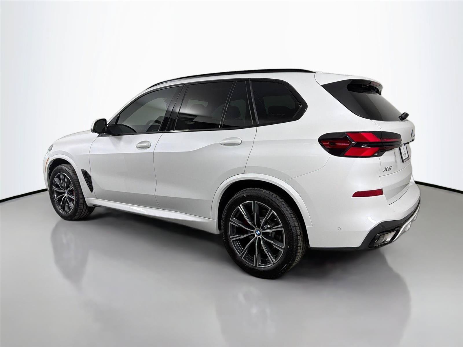 New 2026 BMW X5 xDrive40i w/ M Sport Package AWD/4WD image 7