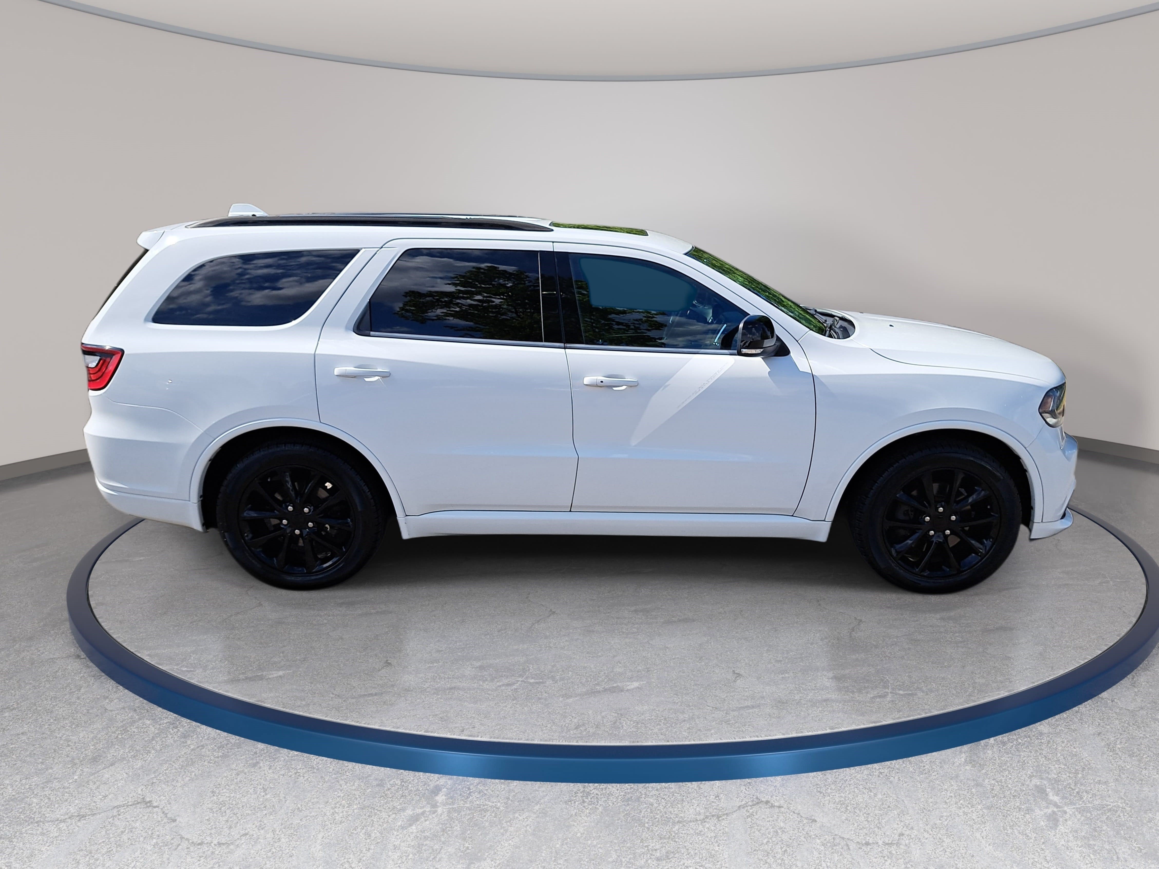 Used 2017 Dodge Durango R/T w/ Technology Group AWD/4WD image 4