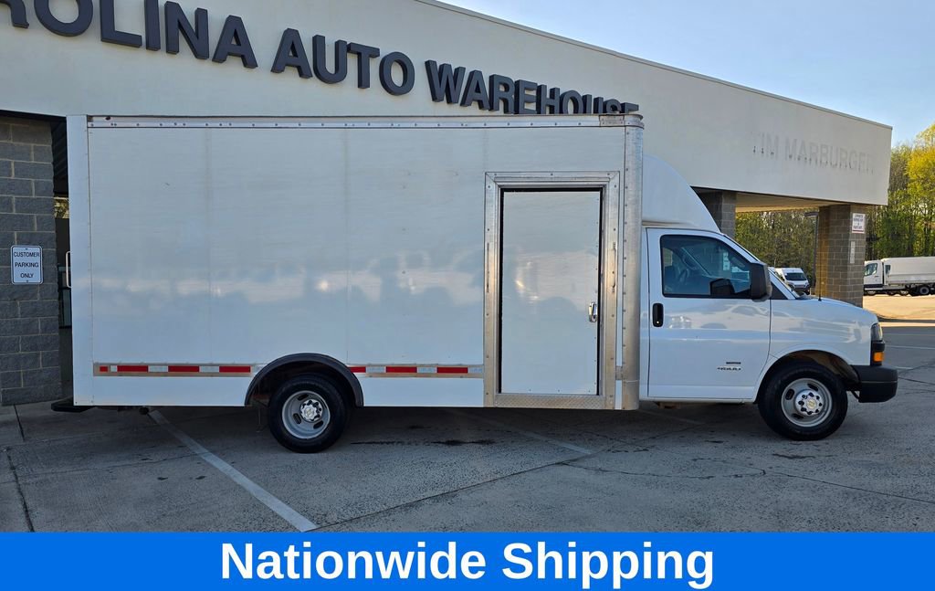 Used 2023 Chevrolet Express 4500 Extended w/ Power Convenience Package RWD image 3