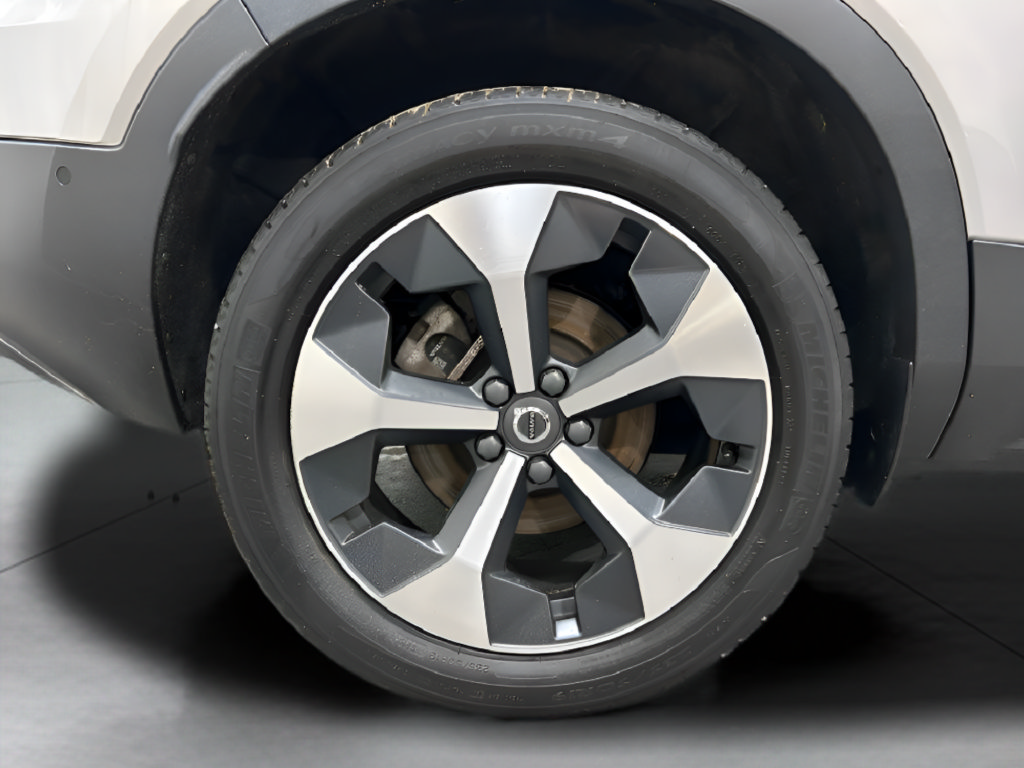 Used 2023 Volvo XC40 B4 Ultimate FWD image 24