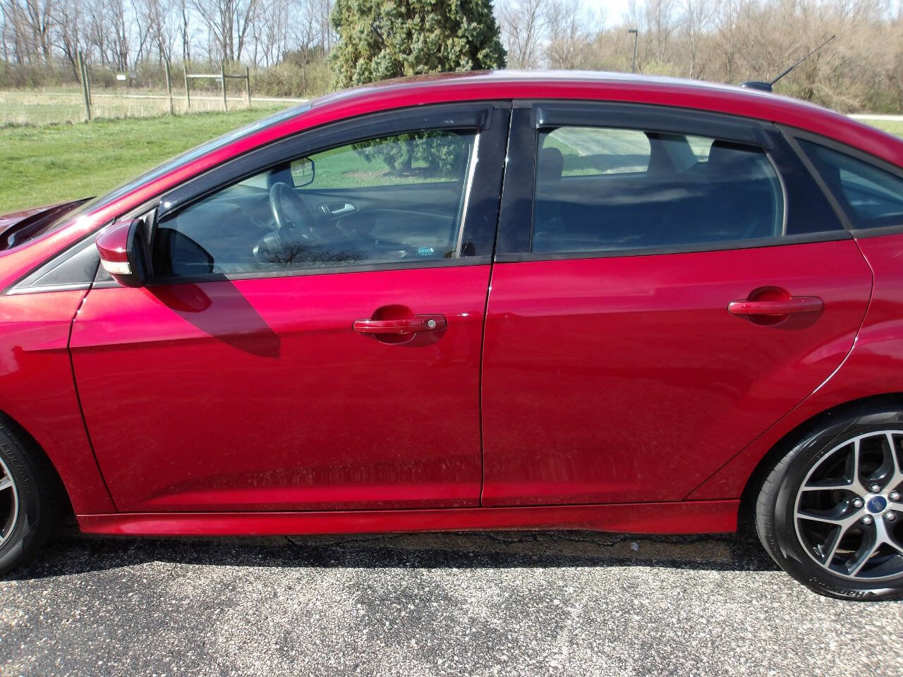 Used 2015 Ford Focus SE w/ SE Sport Package image 31