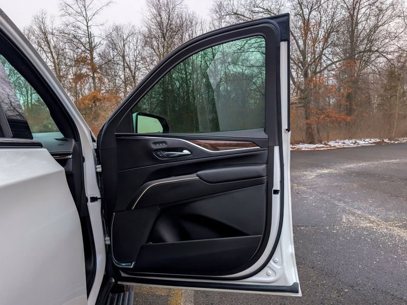 Used 2022 Cadillac Escalade ESV Sport Platinum w/ LPO, ONYX Package image 13