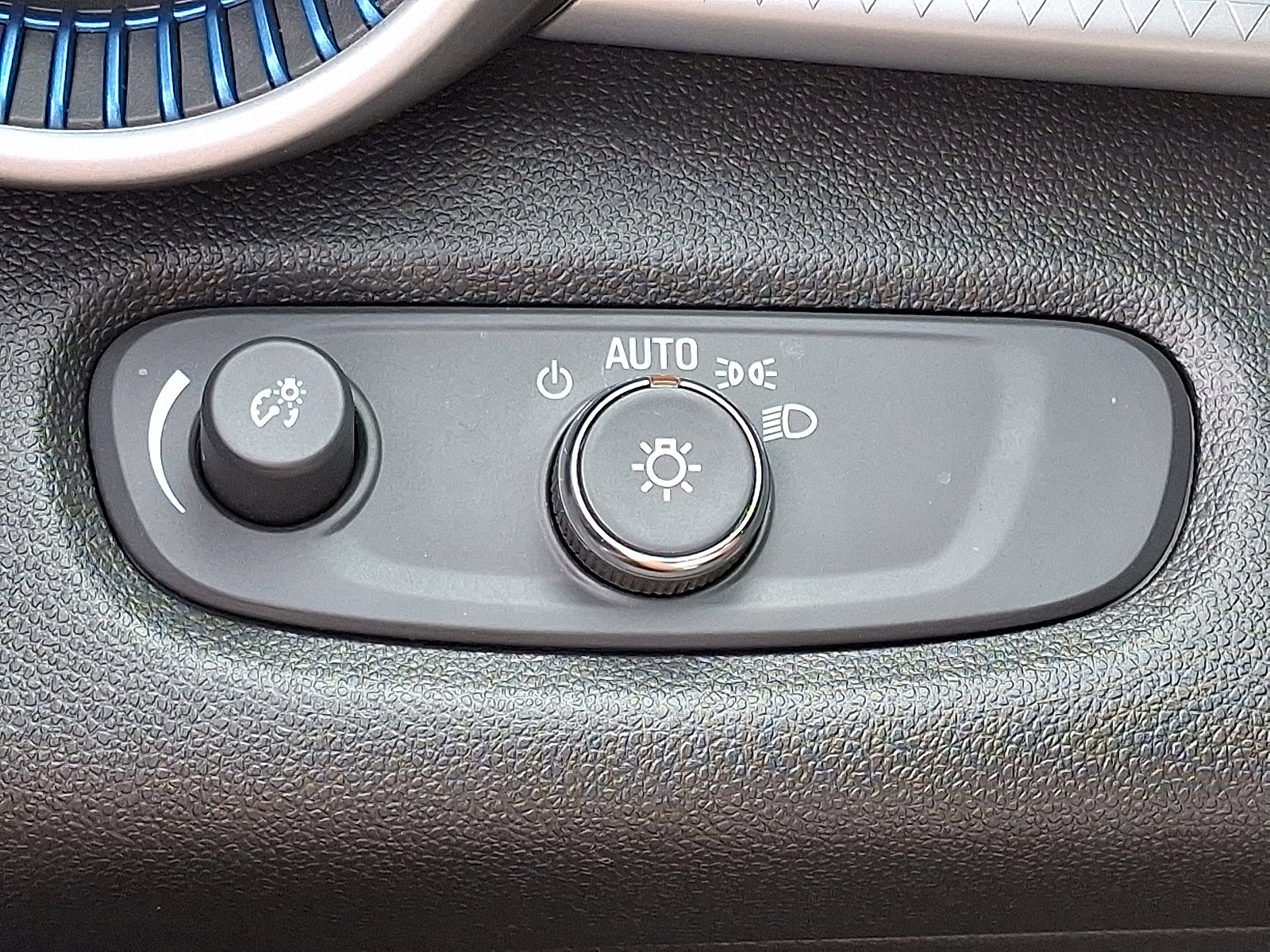 Used 2024 Chevrolet Trax LS image 25