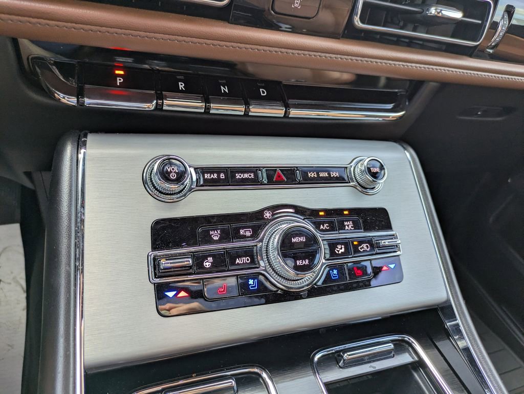 Used 2023 Lincoln Aviator Reserve w/ Equipment Group 201A image 18
