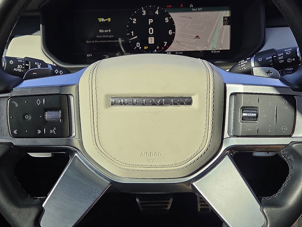 Used 2023 Land Rover Discovery Metropolitan Edition AWD/4WD image 30