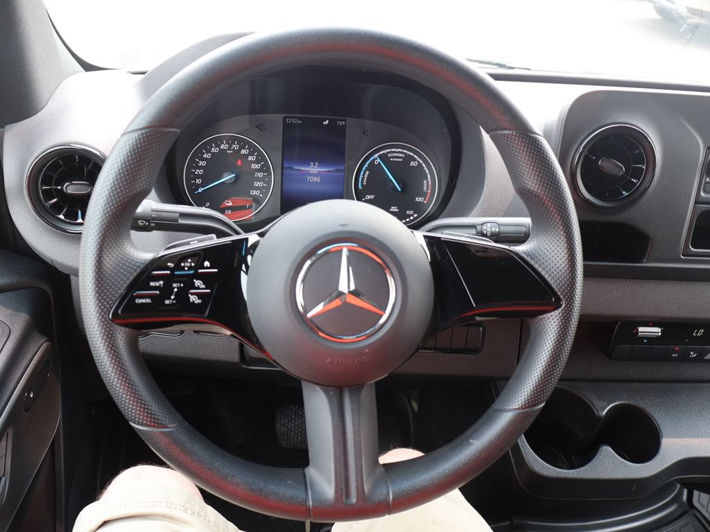 Used 2024 Mercedes-Benz eSprinter 170 Cargo image 29