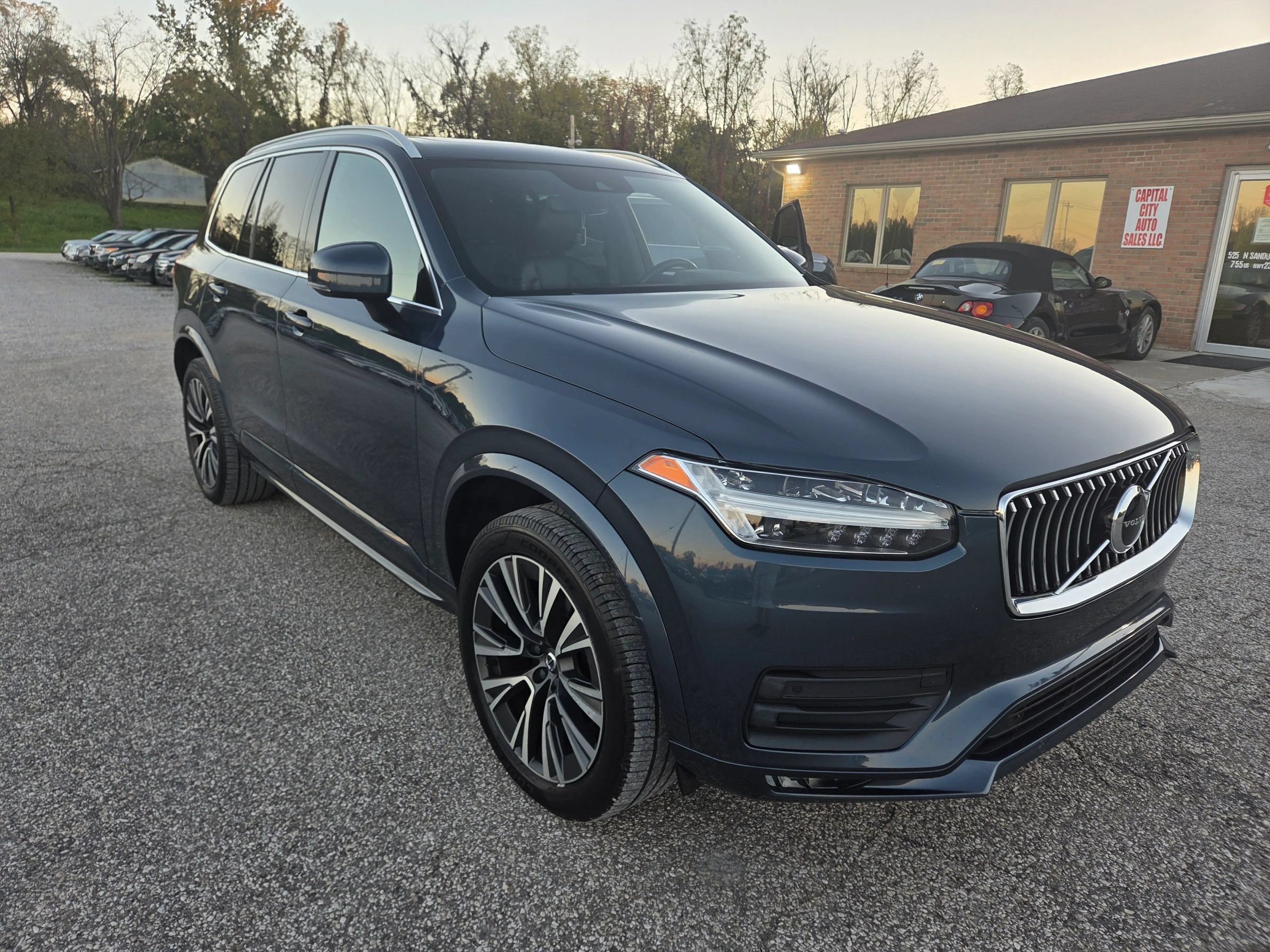 Used 2020 Volvo XC90 T5 Momentum w/ Protection Package AWD/4WD image 3