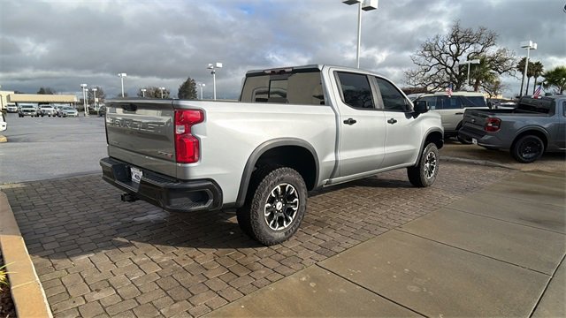 Used 2024 Chevrolet Silverado 1500 ZR2 w/ Technology Package image 3