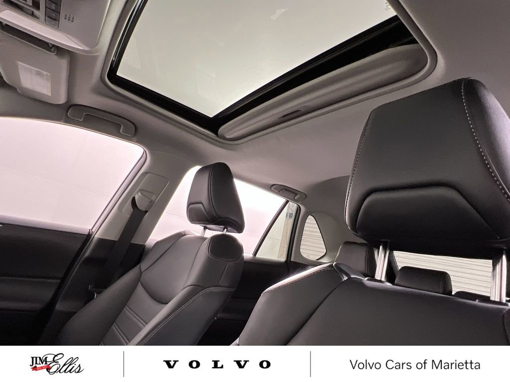 Used 2021 Toyota RAV4 XLE Premium image 15