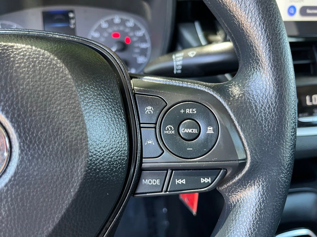 Used 2025 Toyota Corolla LE image 29