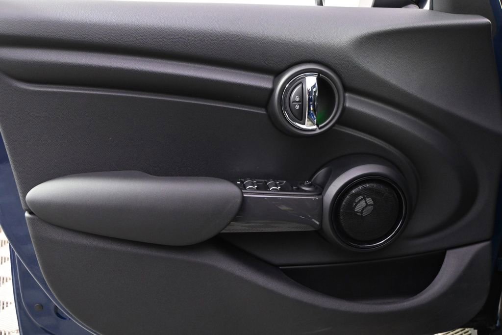 Used 2016 MINI Cooper 4-Door Hardtop image 21