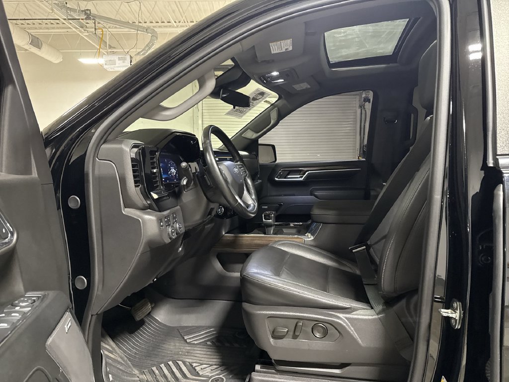 Used 2024 Chevrolet Silverado 1500 LT Trail Boss w/ Convenience Package II AWD/4WD image 21