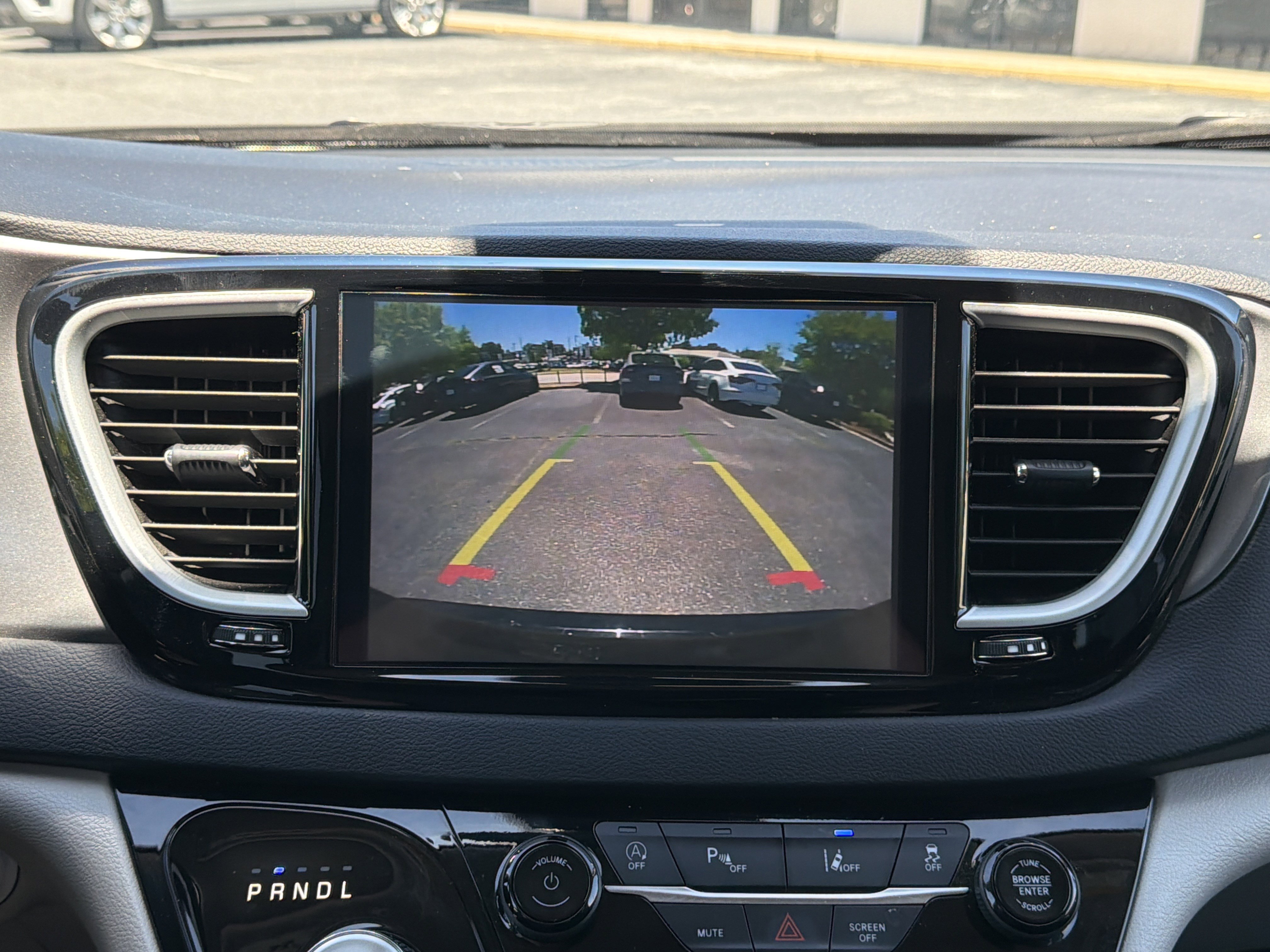 Used 2024 Chrysler Pacifica Touring-L FWD image 6