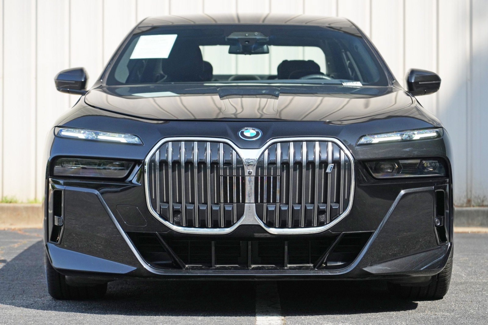 Used 2023 BMW i7 xDrive60 w/ Executive Package 2 AWD/4WD image 7