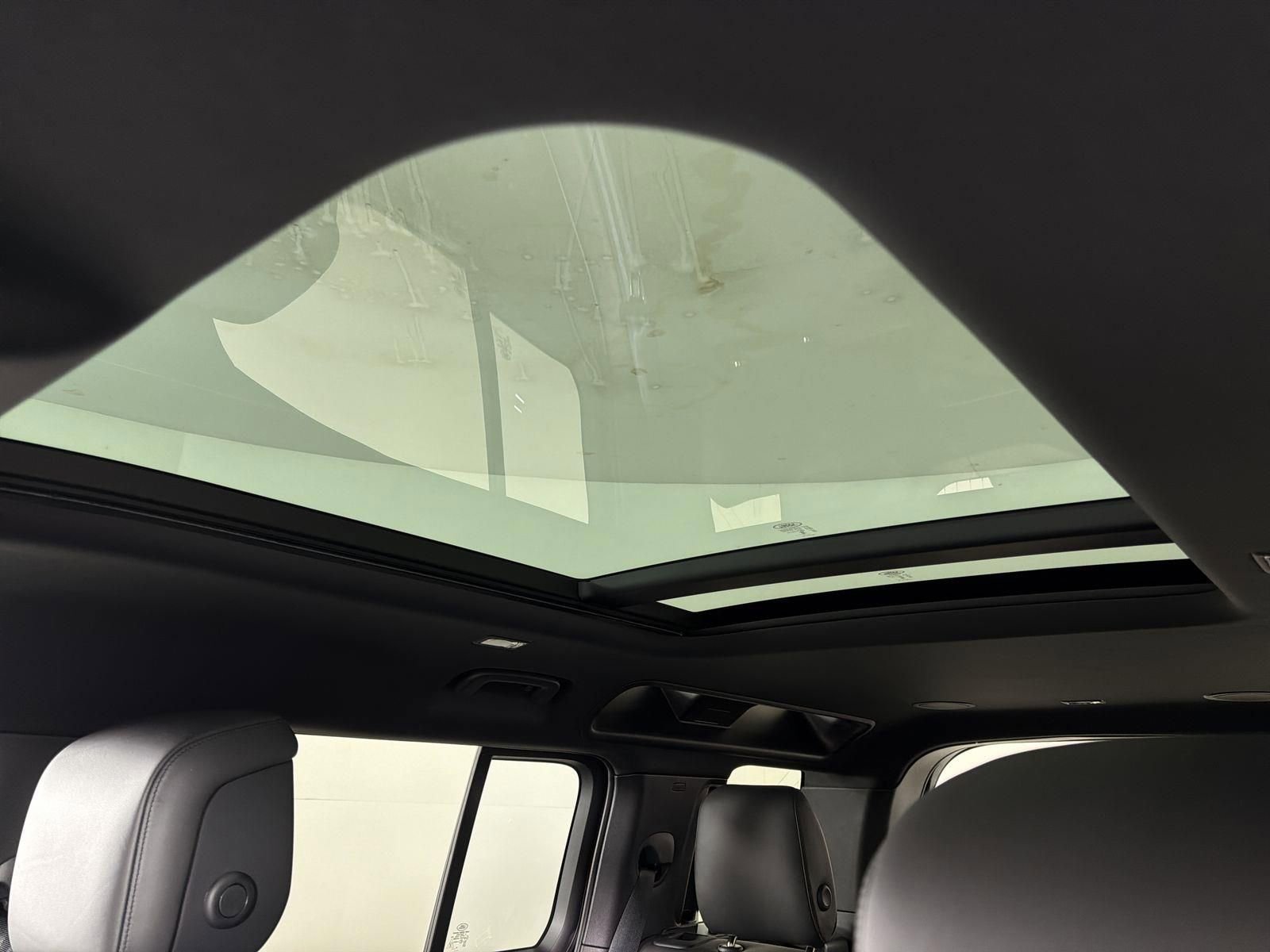 New 2026 Land Rover Defender 110 X-Dynamic SE image 9