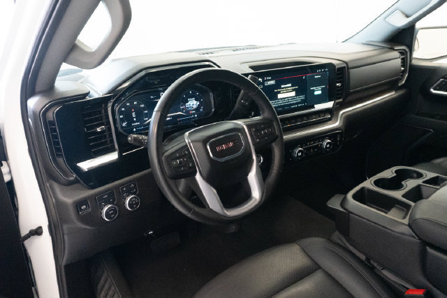 Used 2025 GMC Sierra 1500 SLT AWD/4WD image 4