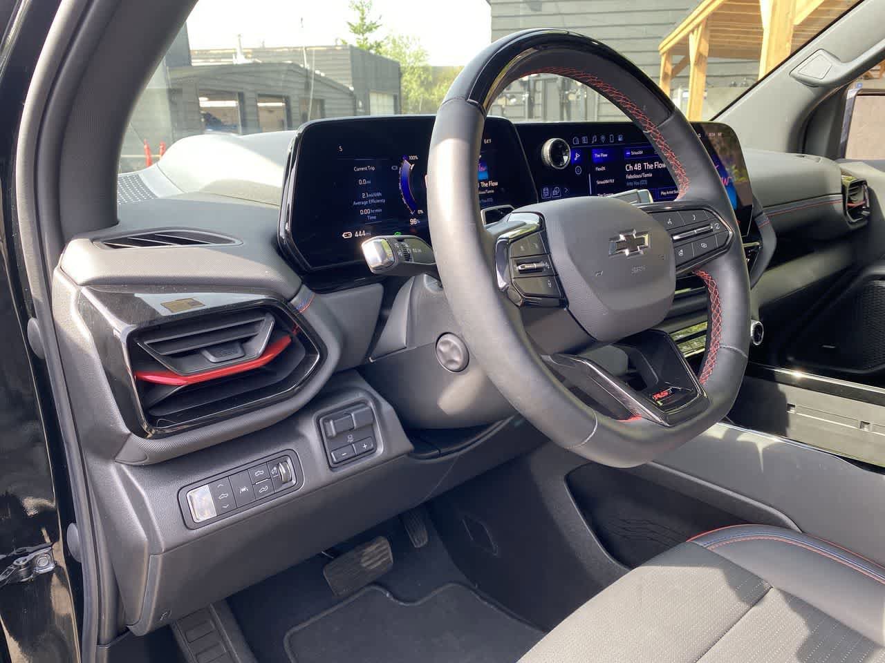 Used 2025 Chevrolet Silverado EV RST AWD/4WD image 2