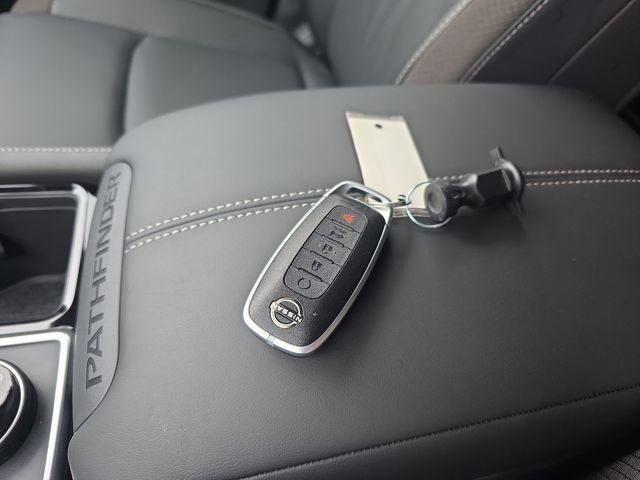 New 2025 Nissan Pathfinder SL image 30