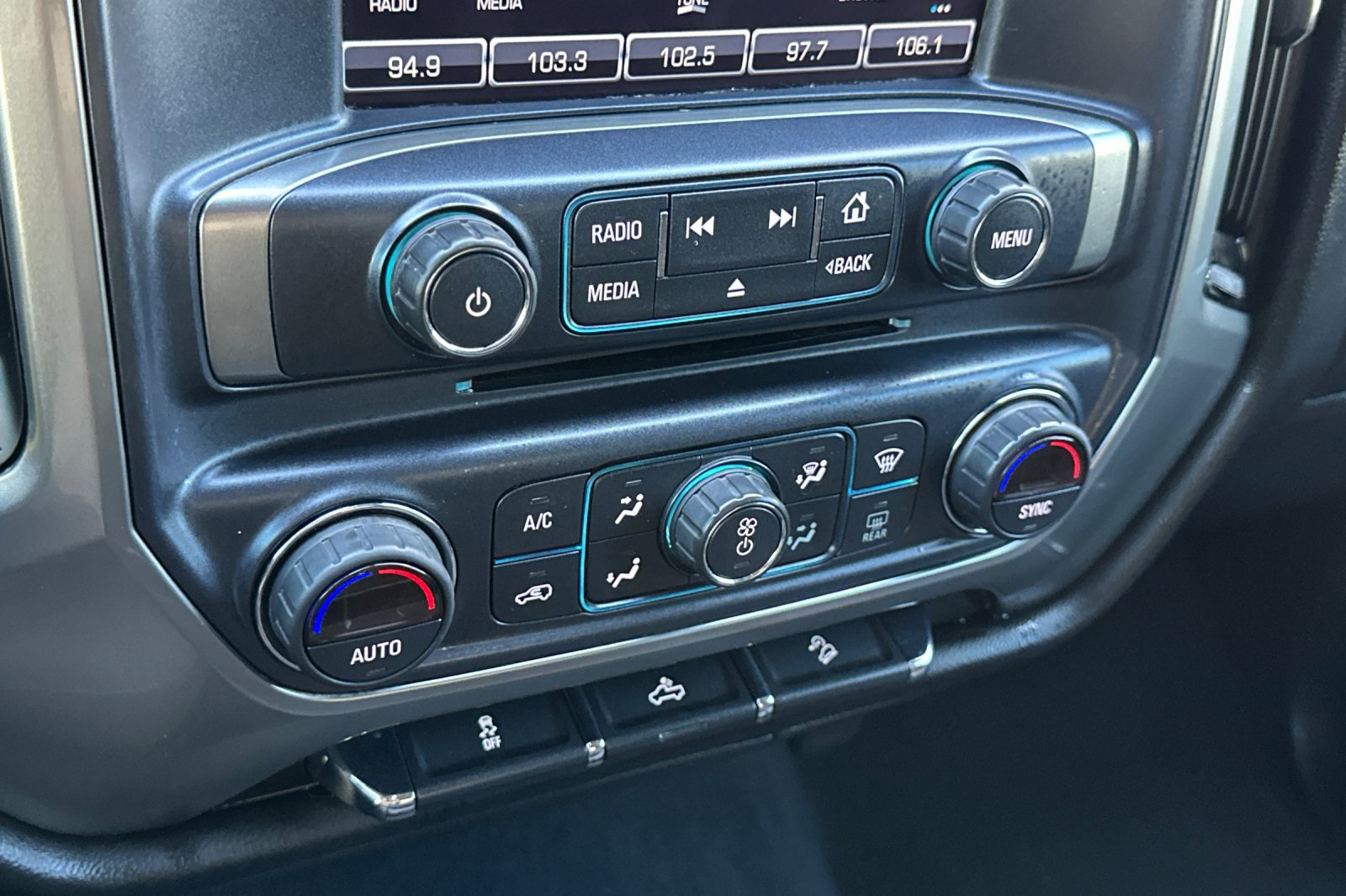 Used 2018 Chevrolet Silverado 1500 LT w/ All Star Edition AWD/4WD image 27