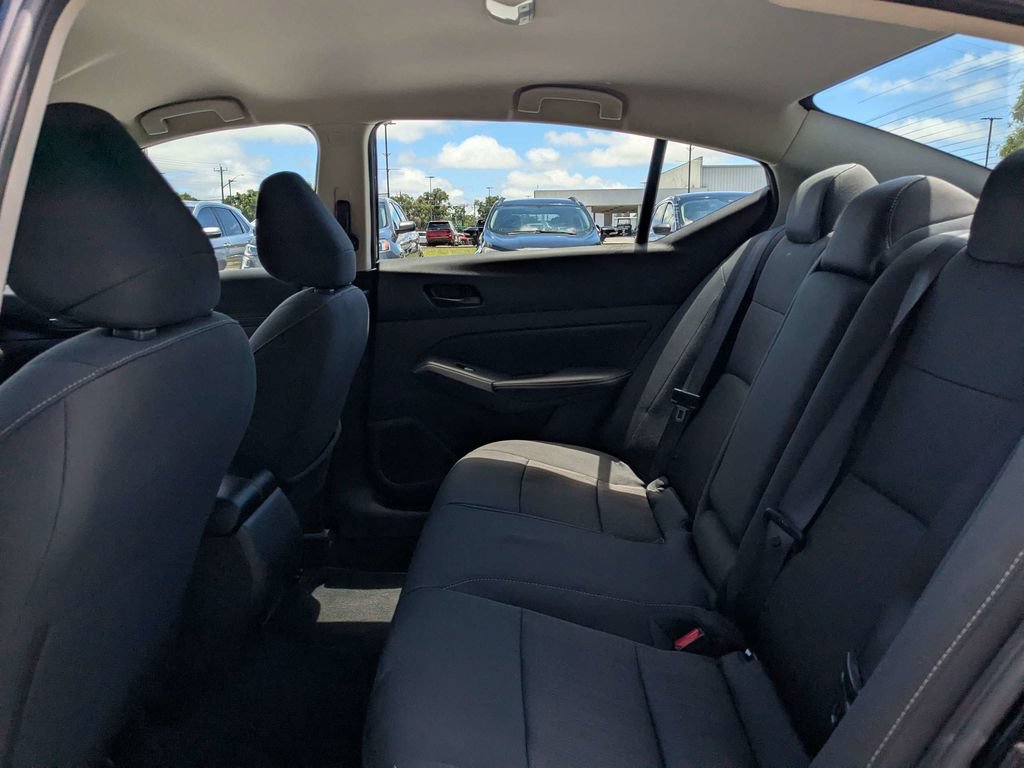 Used 2025 Nissan Altima 2.5 SV FWD image 12