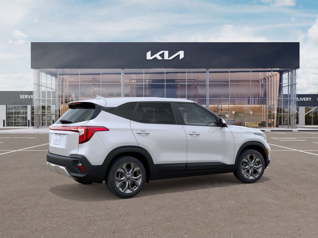 New 2026 Kia Seltos LX FWD image 6