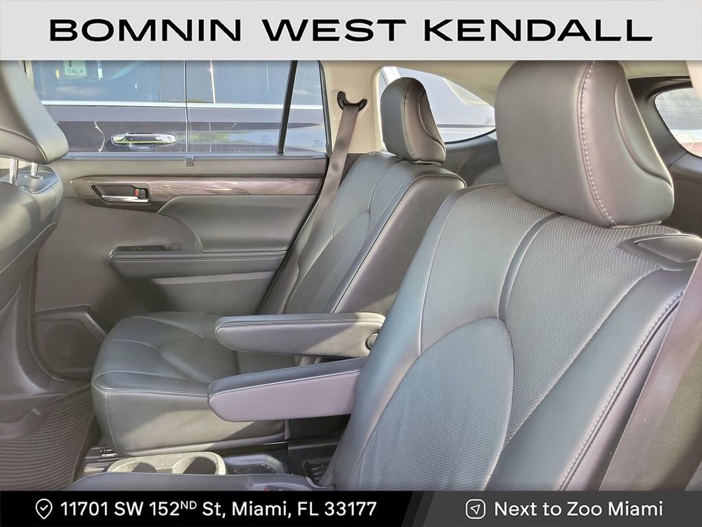 Used 2023 Toyota Highlander Limited image 11