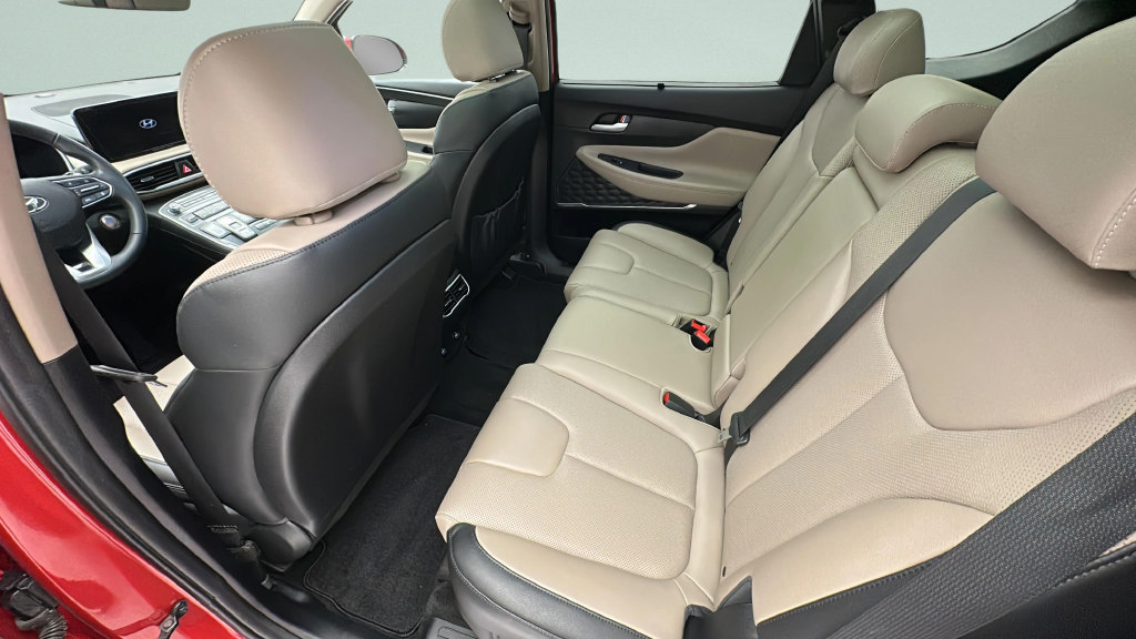 Used 2023 Hyundai Santa Fe SEL w/ Premium Package AWD/4WD image 13