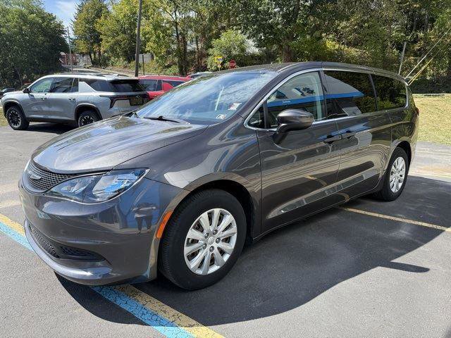 Used 2021 Chrysler Voyager L image 6
