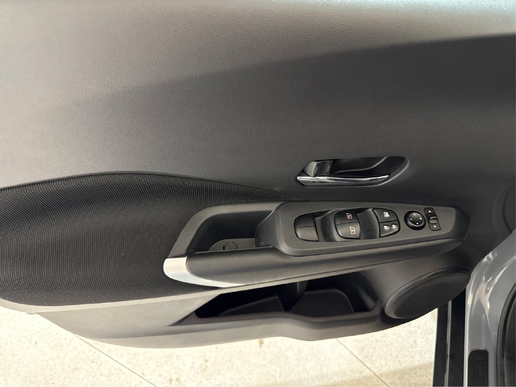 Used 2021 Nissan Kicks SV FWD image 32