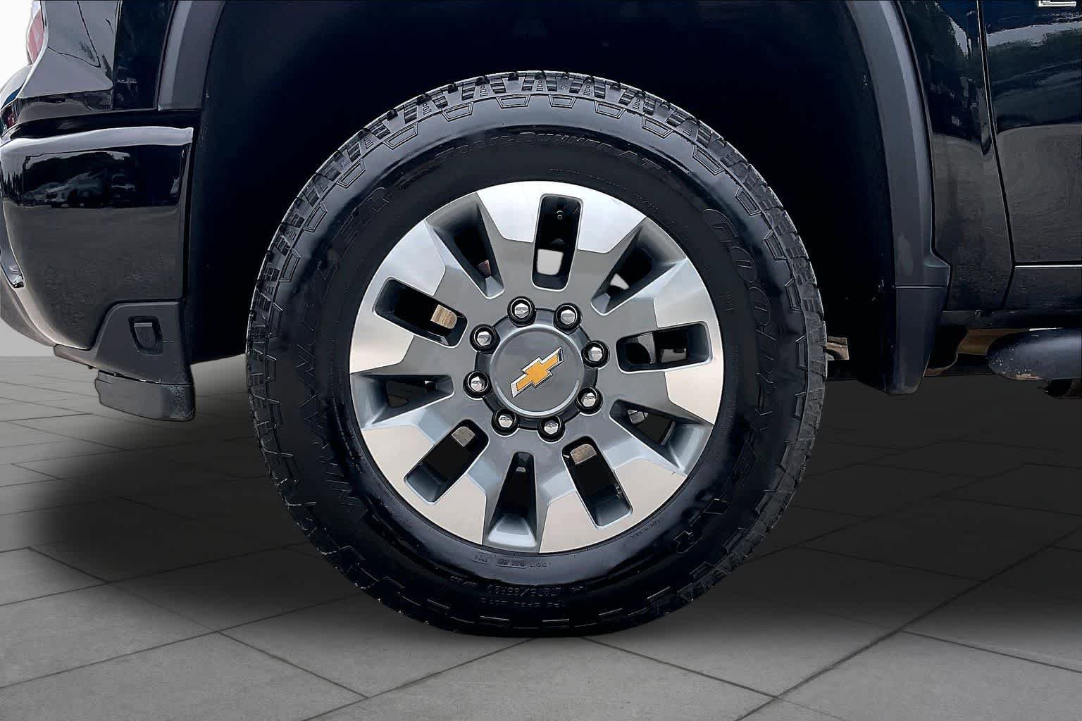 Used 2025 Chevrolet Silverado 2500 Custom w/ Custom Value Package AWD/4WD image 11