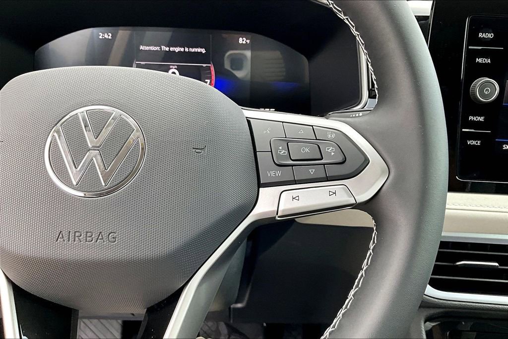 New 2026 Volkswagen Taos SE FWD image 25