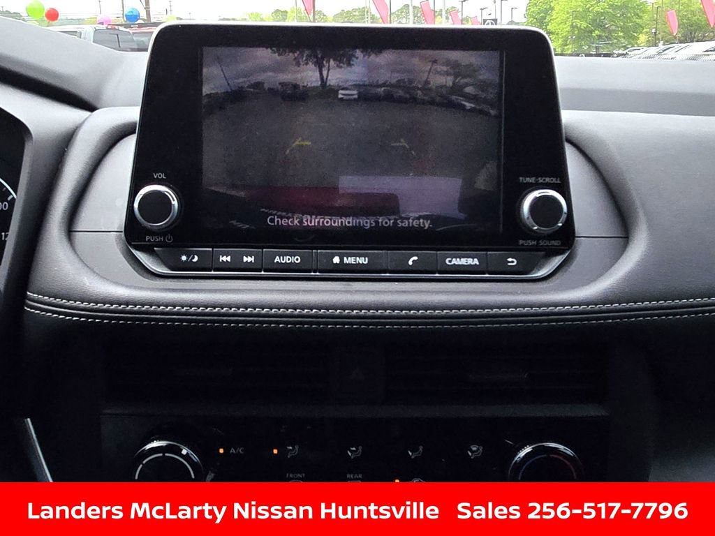 Used 2025 Nissan Rogue S AWD/4WD image 19