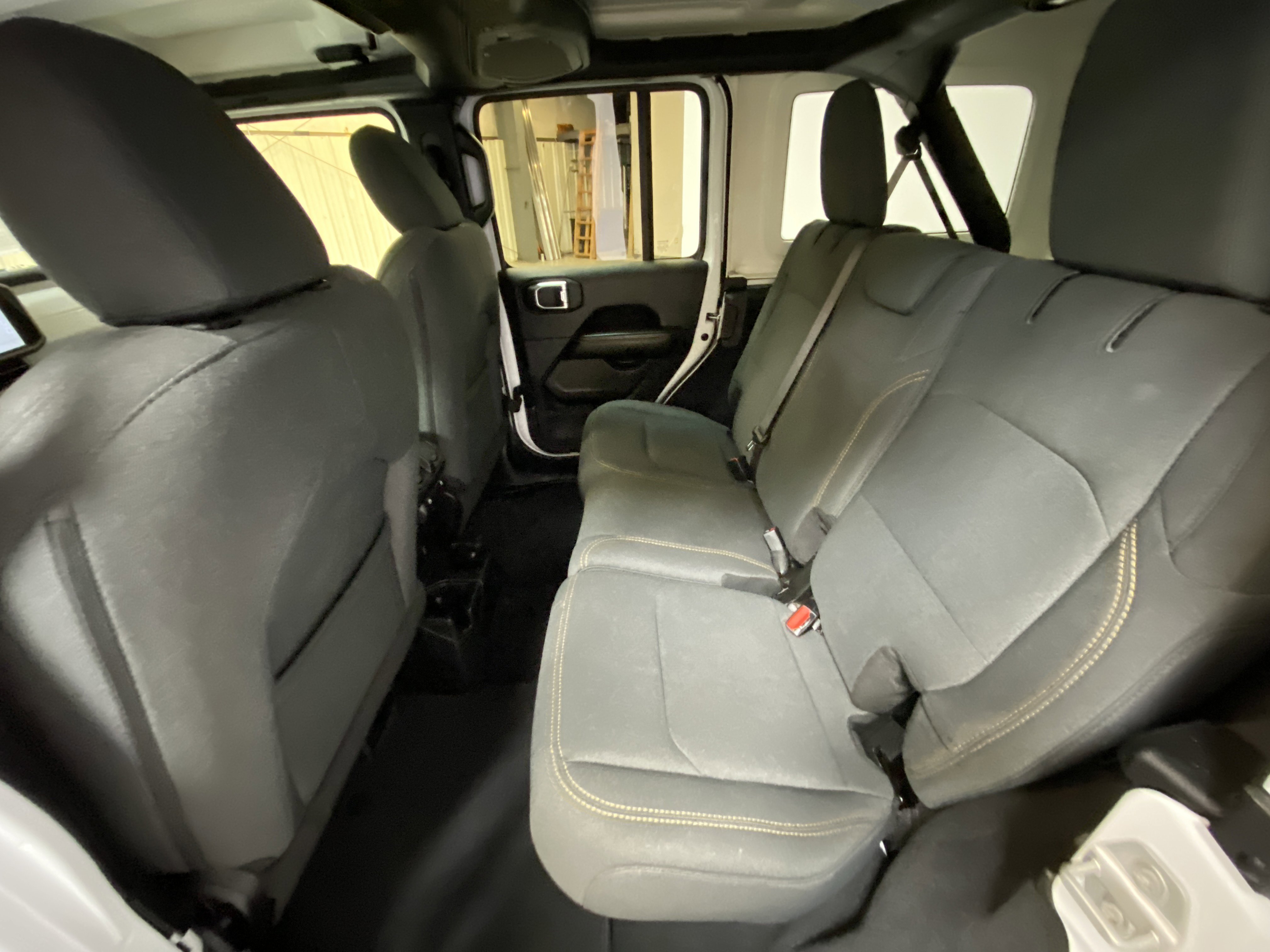 Used 2025 Jeep Wrangler Sahara image 24